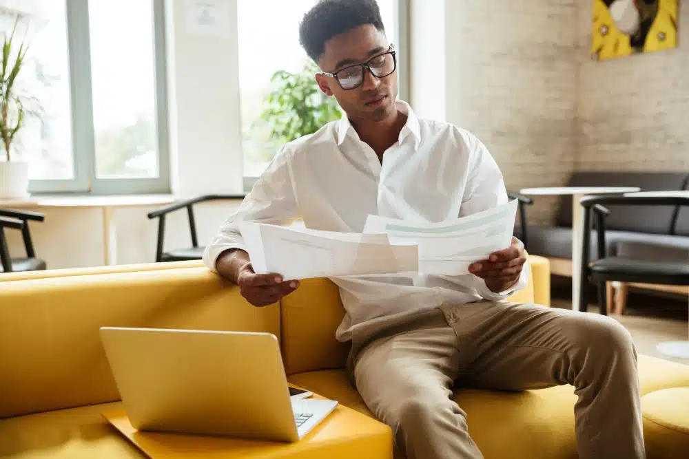 what should us invoices contain